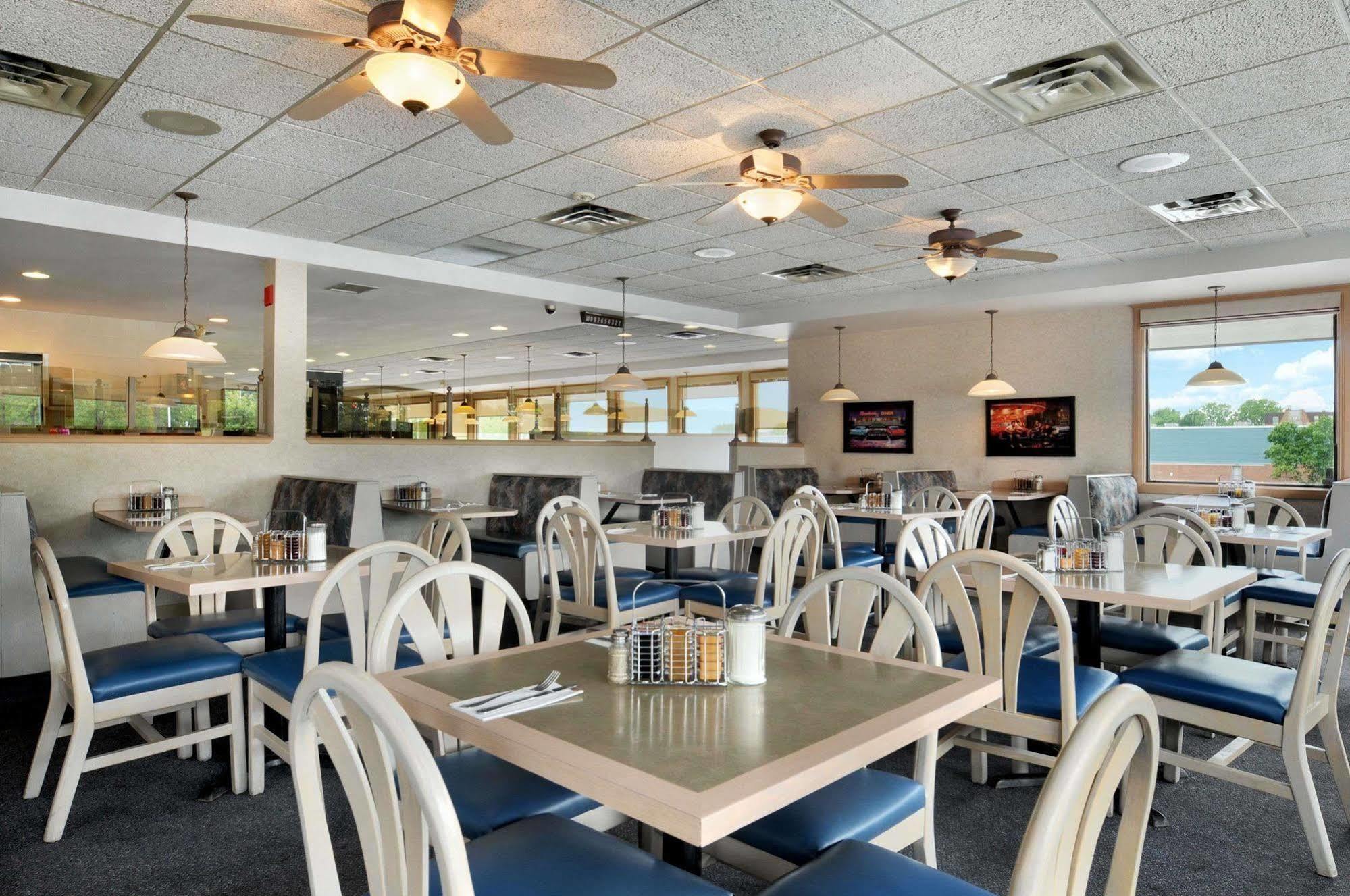 Days Inn By Wyndham Niagara Falls Lundys Lane Dış mekan fotoğraf