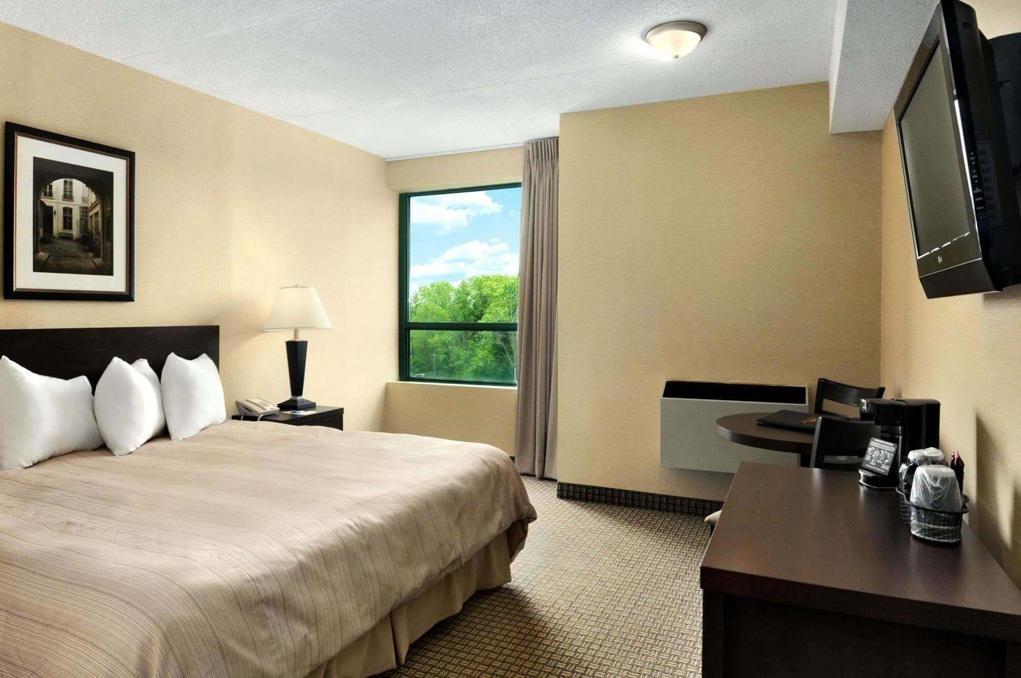 Days Inn By Wyndham Niagara Falls Lundys Lane Dış mekan fotoğraf