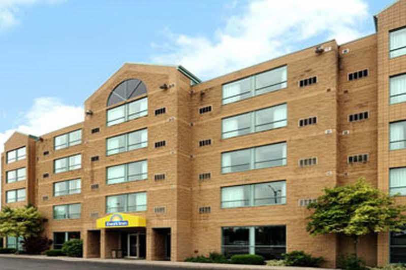 Days Inn By Wyndham Niagara Falls Lundys Lane Dış mekan fotoğraf